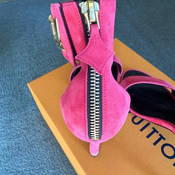 Louis Vuitton Hot Pink Suede Heels authentic - Picture 7 of 7